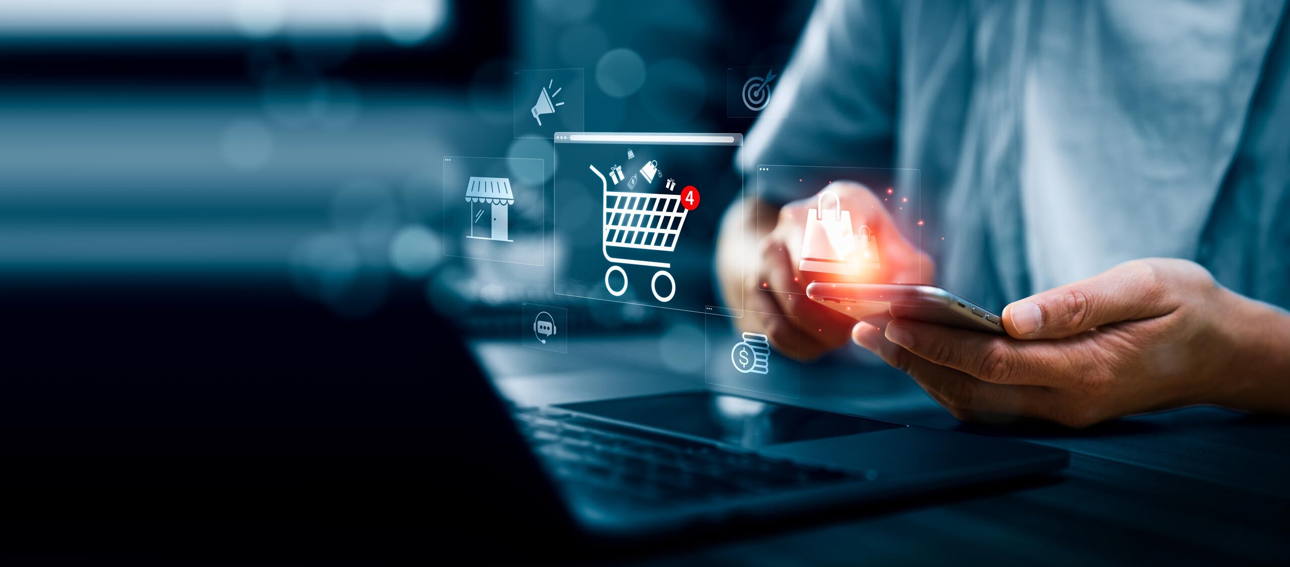 Webshop Relaunch Eine Person hält ein Telefon und berührt einen Bildschirm.