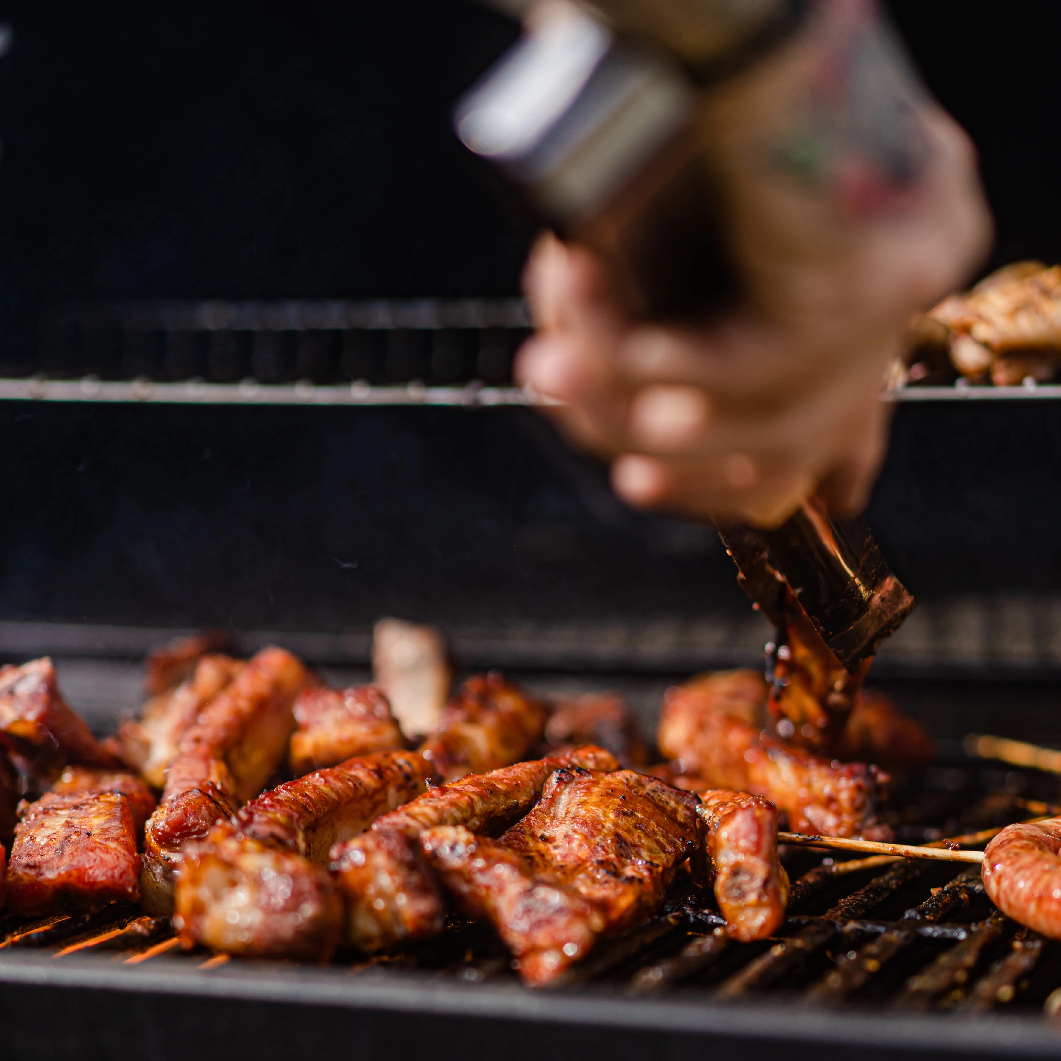 Servisa_Juni_2023_IB_Grillen_unsplash_marek_mucha Grillen