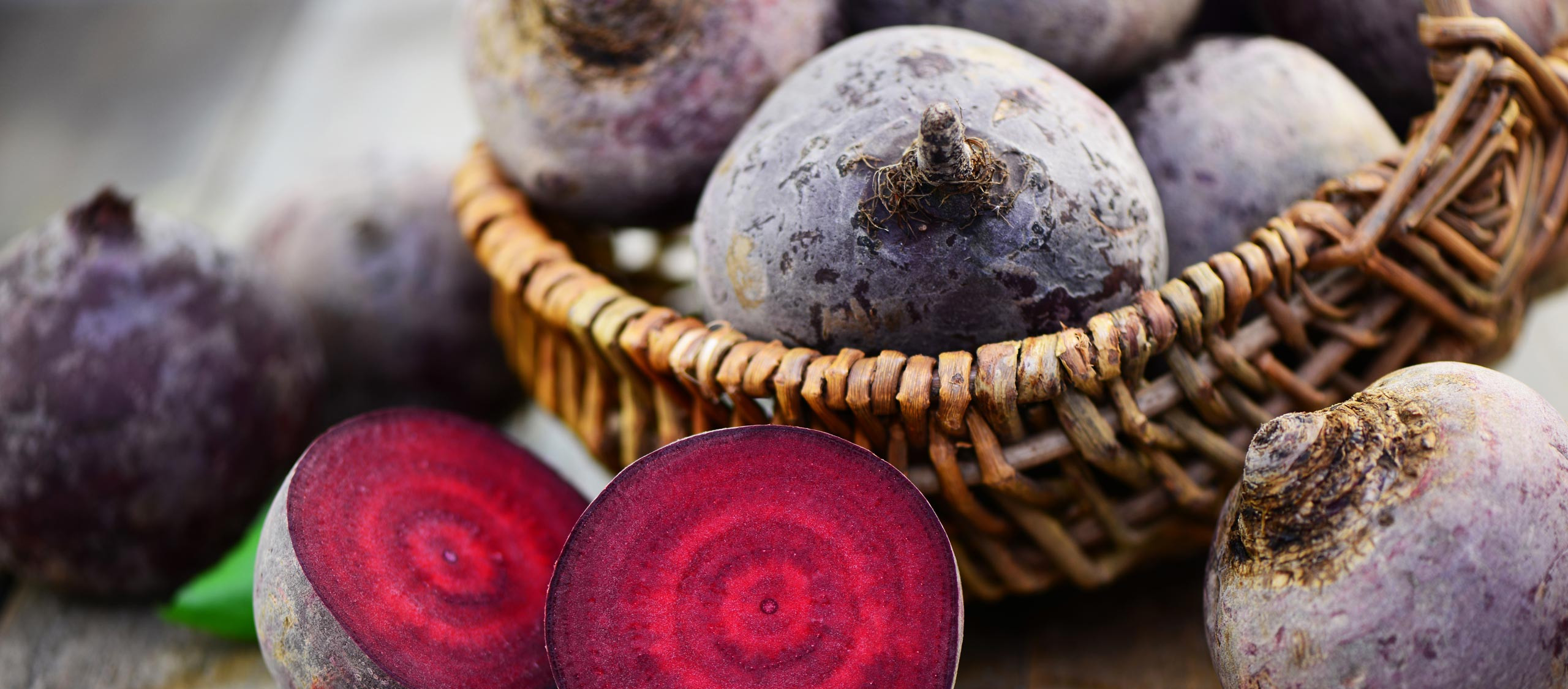 Rote Beete im Korb Rote Beete im Korb
